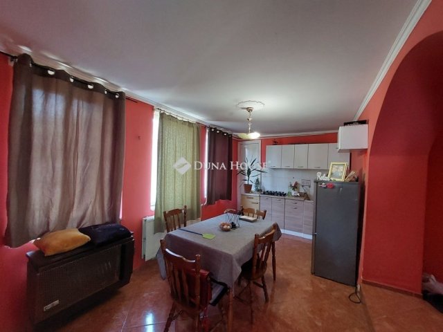 Eladó téglalakás, Bácsalmáson 5.5 M Ft, 3 szobás