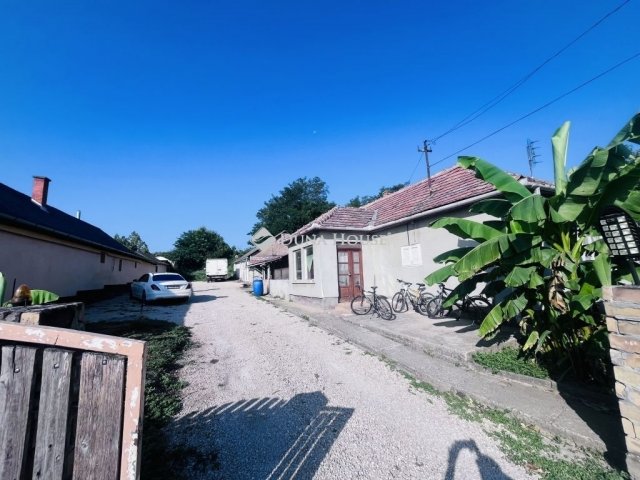 Eladó családi ház, Előszálláson 28 M Ft, 4 szobás
