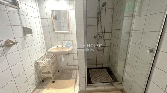 Eladó hotel, Egyházasrádócon 230 M Ft, 8 szobás