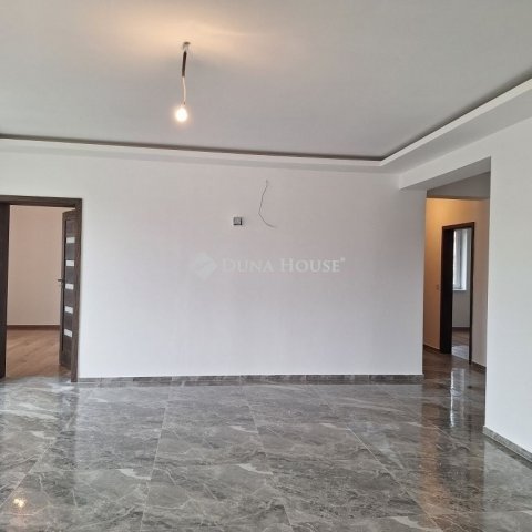 Eladó ikerház, Tinnyén 124.9 M Ft, 4 szobás