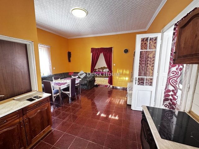 Eladó családi ház, Dunavecsén 37 M Ft, 2 szobás