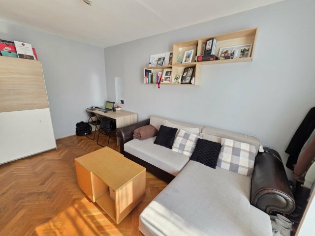 Eladó panellakás, Pécsett 42.5 M Ft, 1+1 szobás