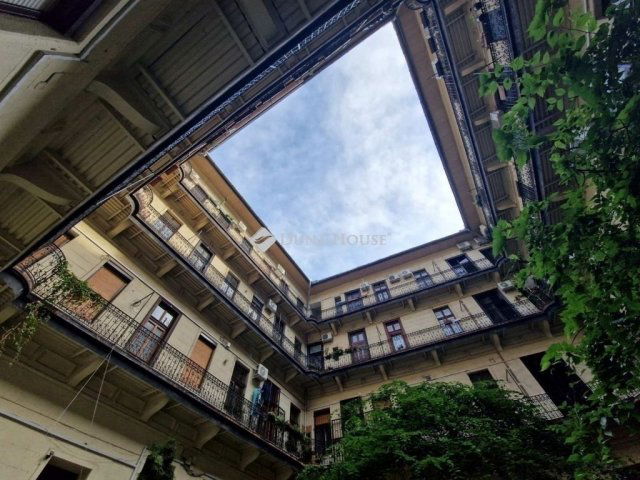 Eladó téglalakás, Budapesten, VI. kerületben 61.5 M Ft, 2 szobás