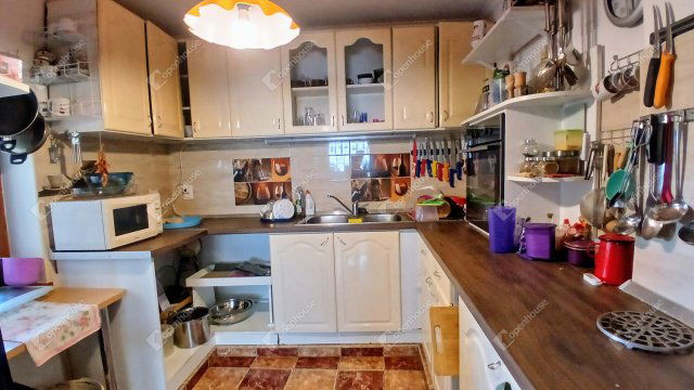 Eladó családi ház, Nován 29.5 M Ft, 2 szobás