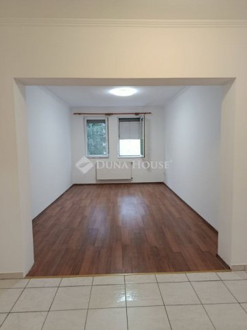 Eladó téglalakás, Mosonmagyaróváron 53.5 M Ft, 3 szobás