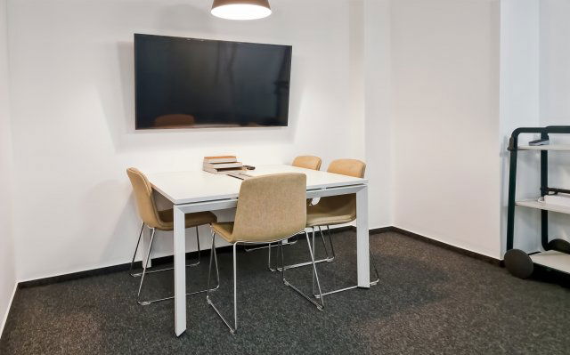 Kiadó iroda, Szegeden, Bakay Nándor utcában 170 E Ft / hó