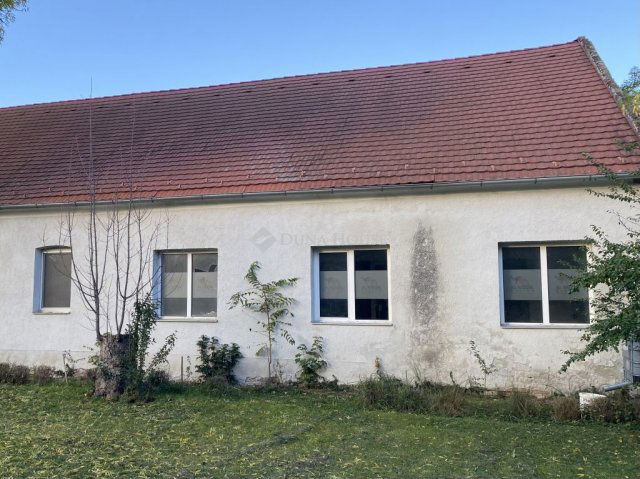 Eladó iroda, Sopronban 49.86 M Ft, 3 szobás / költözzbe.hu