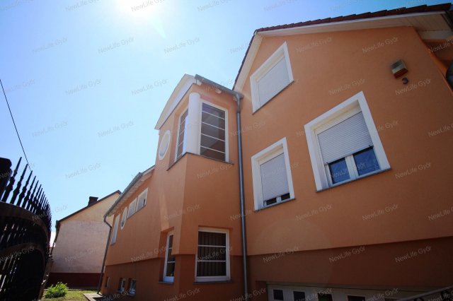 Eladó családi ház, Győrött 147.5 M Ft, 5 szobás