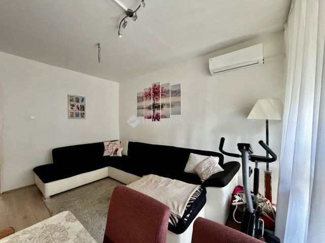 Eladó panellakás, Pécsett 51.5 M Ft, 3 szobás