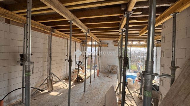 Eladó ikerház, Budapesten, III. kerületben 199.9 M Ft, 4 szobás