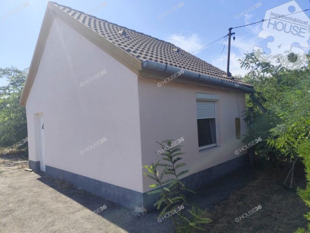 Eladó családi ház, Kecskeméten 23.9 M Ft, 1 szobás