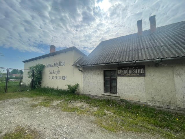 Eladó ipari ingatlan, Szolnokon 85 M Ft, 5 szobás