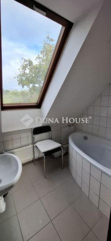 Eladó családi ház, Vecsésen 149.999 M Ft, 5 szobás