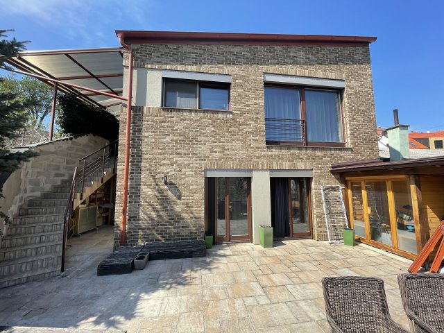 Eladó családi ház, Veszprémben, Szilvádi utcában 185 M Ft