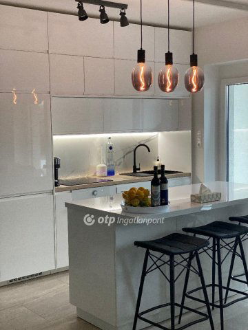 Eladó téglalakás, Újhartyánon 94 M Ft, 3 szobás