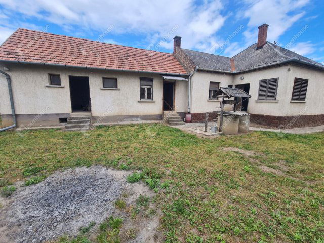 Eladó családi ház, Győrújbaráton 48 M Ft, 3 szobás