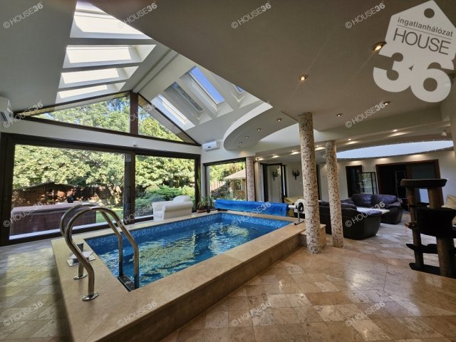 Eladó családi ház, Kecskeméten 279.9 M Ft, 7 szobás