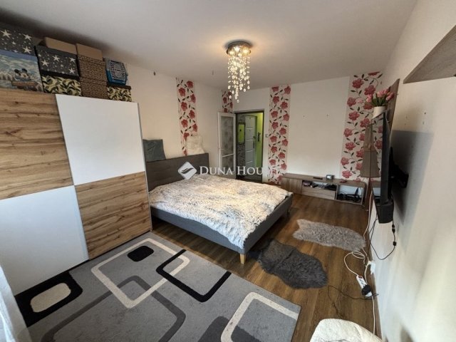 Eladó panellakás, Szegeden 54 M Ft, 3 szobás