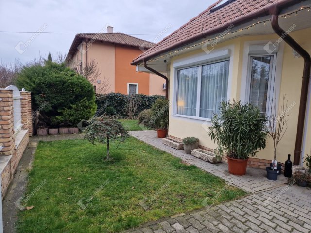 Eladó családi ház, Mosonmagyaróváron 135 M Ft, 5 szobás