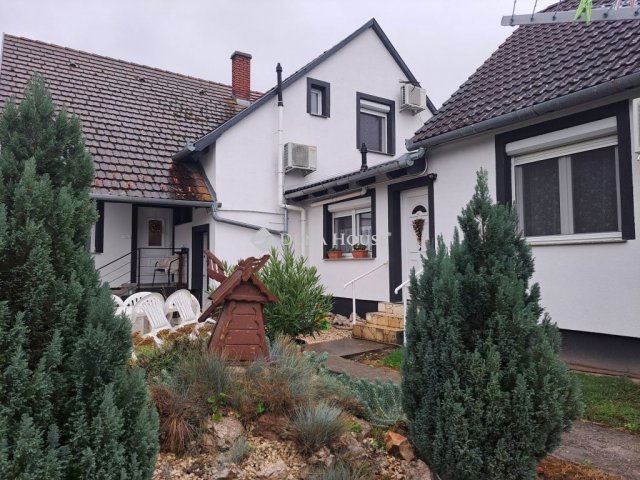 Eladó családi ház, Harkányban 97.9 M Ft, 8 szobás