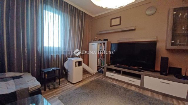 Eladó panellakás, Balatonfüreden 49.9 M Ft, 2 szobás