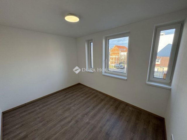 Kiadó téglalakás, albérlet, Debrecenben 180 E Ft / hó, 2 szobás