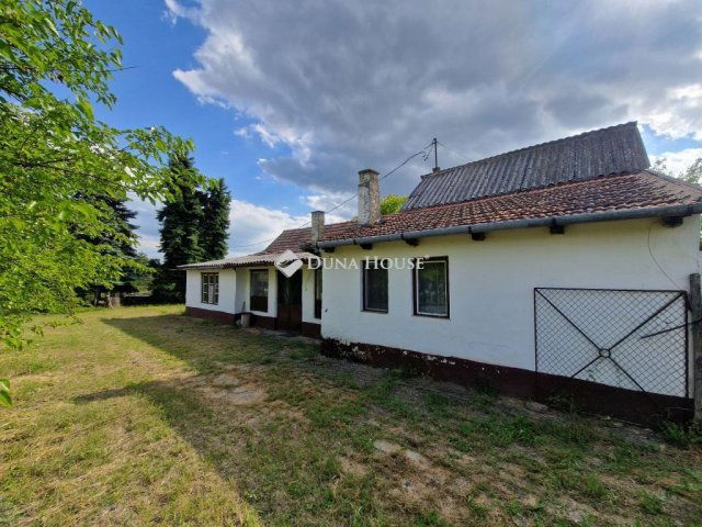 Eladó családi ház, Baján, Szőlő utcában 25 M Ft, 4 szobás