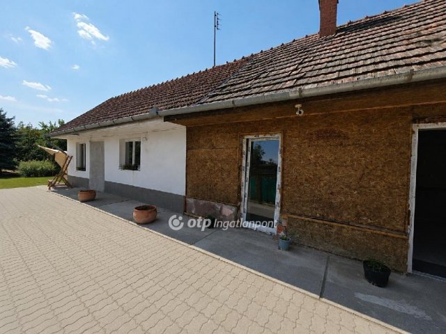 Eladó családi ház, Bugyin 53.9 M Ft, 3 szobás