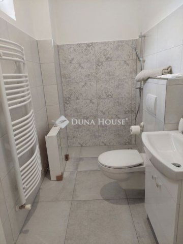 Eladó téglalakás, Baján 34.9 M Ft, 2 szobás