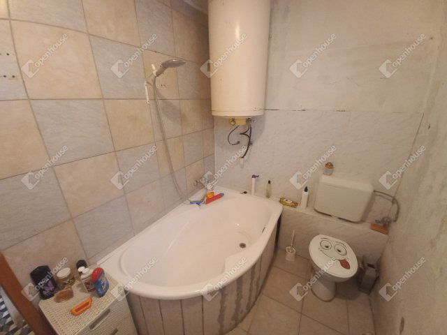 Eladó családi ház, Szászváron 9.8 M Ft, 2 szobás