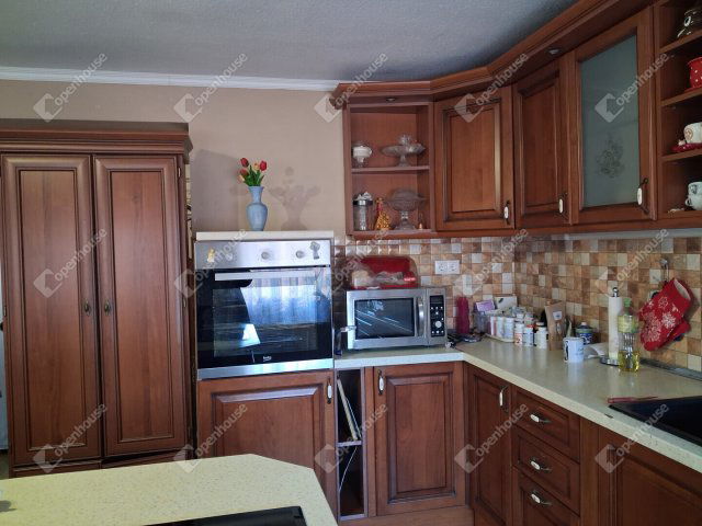 Eladó családi ház, Tatabányán 132 M Ft, 6 szobás