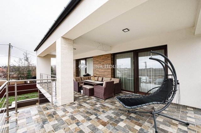 Eladó családi ház, Etyeken 279.9 M Ft, 5 szobás