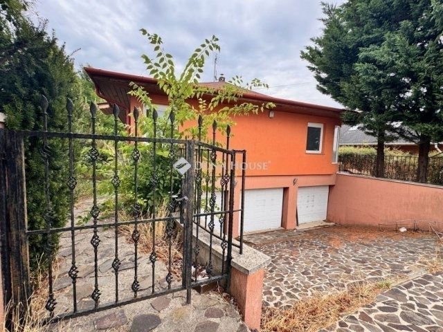 Eladó családi ház, Nagytarcsán 115 M Ft, 6 szobás