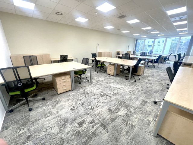 Kiadó iroda, Debrecenben, Barna utcában 1600 E Ft / hó, 1 szobás