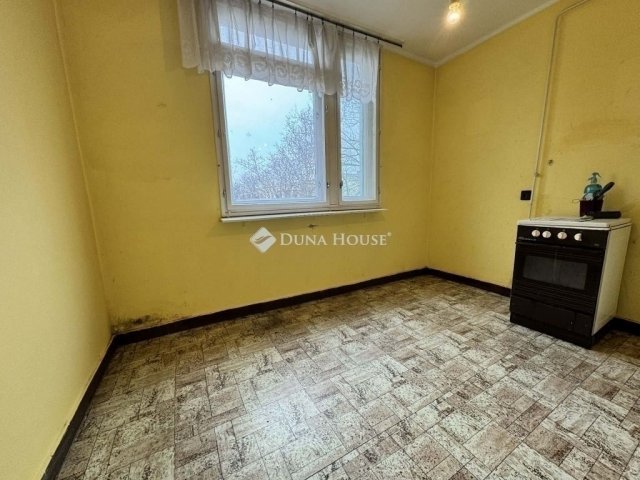 Eladó téglalakás, Kecskeméten 33 M Ft, 1 szobás