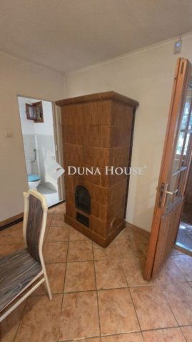 Eladó családi ház, Vácon 88 M Ft, 1 szobás