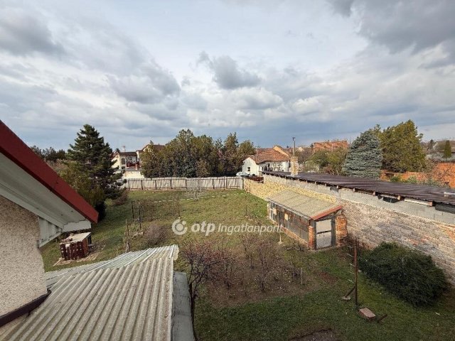 Eladó családi ház, Vecsésen 93.9 M Ft, 6 szobás