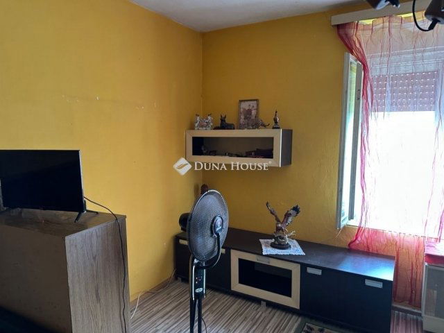 Eladó családi ház, Daruszentmiklóson 22.572 M Ft, 3 szobás