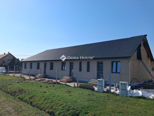 Eladó téglalakás, Kocséren 53.68 M Ft, 4 szobás