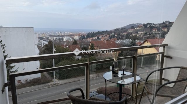 Eladó panellakás, Pécsett 69.9 M Ft, 2+1 szobás