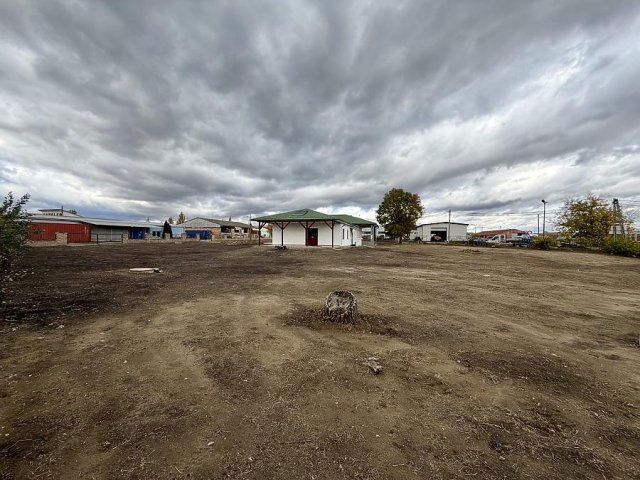 Eladó ipari ingatlan, Vácon 246 M Ft / költözzbe.hu