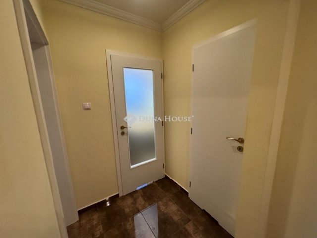 Eladó panellakás, Budapesten, III. kerületben 75 M Ft, 1+2 szobás