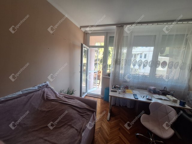 Eladó téglalakás, Ajkán 41.9 M Ft, 3 szobás