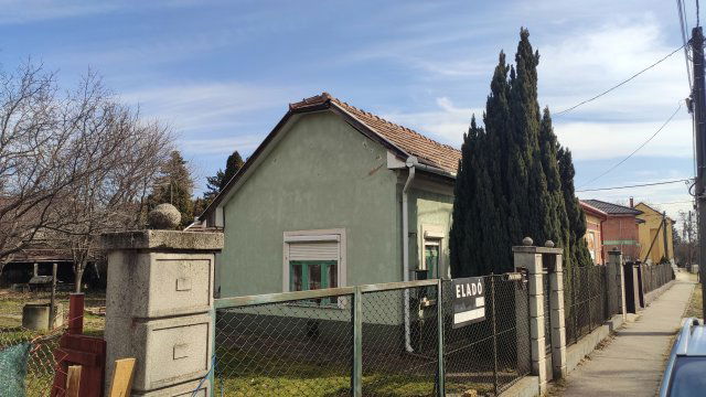 Eladó családi ház, Budapesten, XVIII. kerületben, Előd utcában