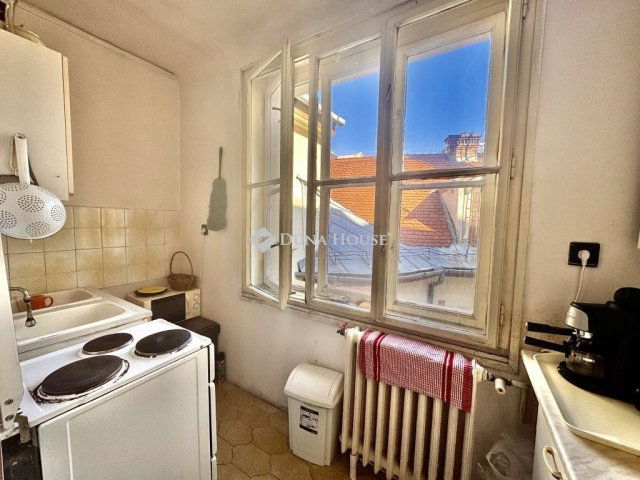 Eladó téglalakás, Budapesten, V. kerületben 93.5 M Ft, 1 szobás