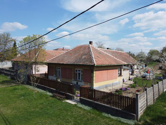 Eladó családi ház, Dányon 39.8 M Ft, 4 szobás