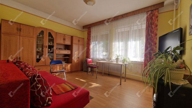 Eladó családi ház, Komáromban 62.9 M Ft, 4 szobás