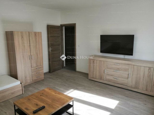 Kiadó családi ház, albérlet, Helvécián 600 E Ft / hó