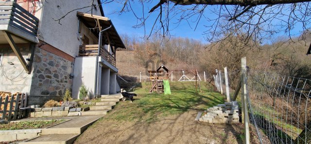 Eladó családi ház, Esztergomban 74.9 M Ft, 3 szobás