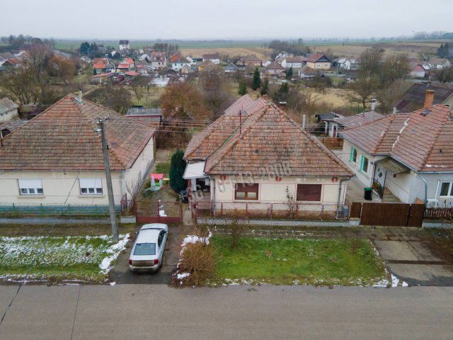 Eladó családi ház, Érsekvadkerten 21.9 M Ft, 2 szobás